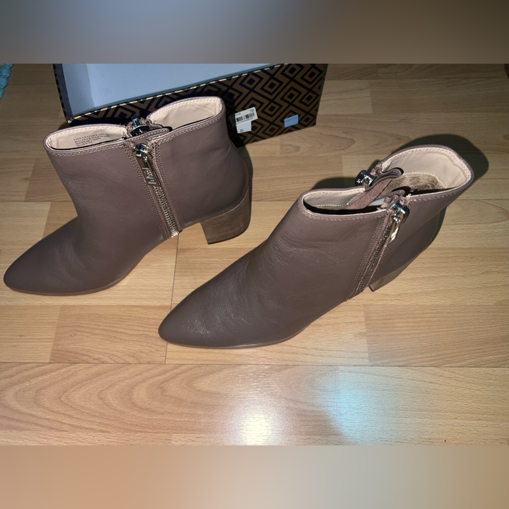 NWT Charles David‎ Boots